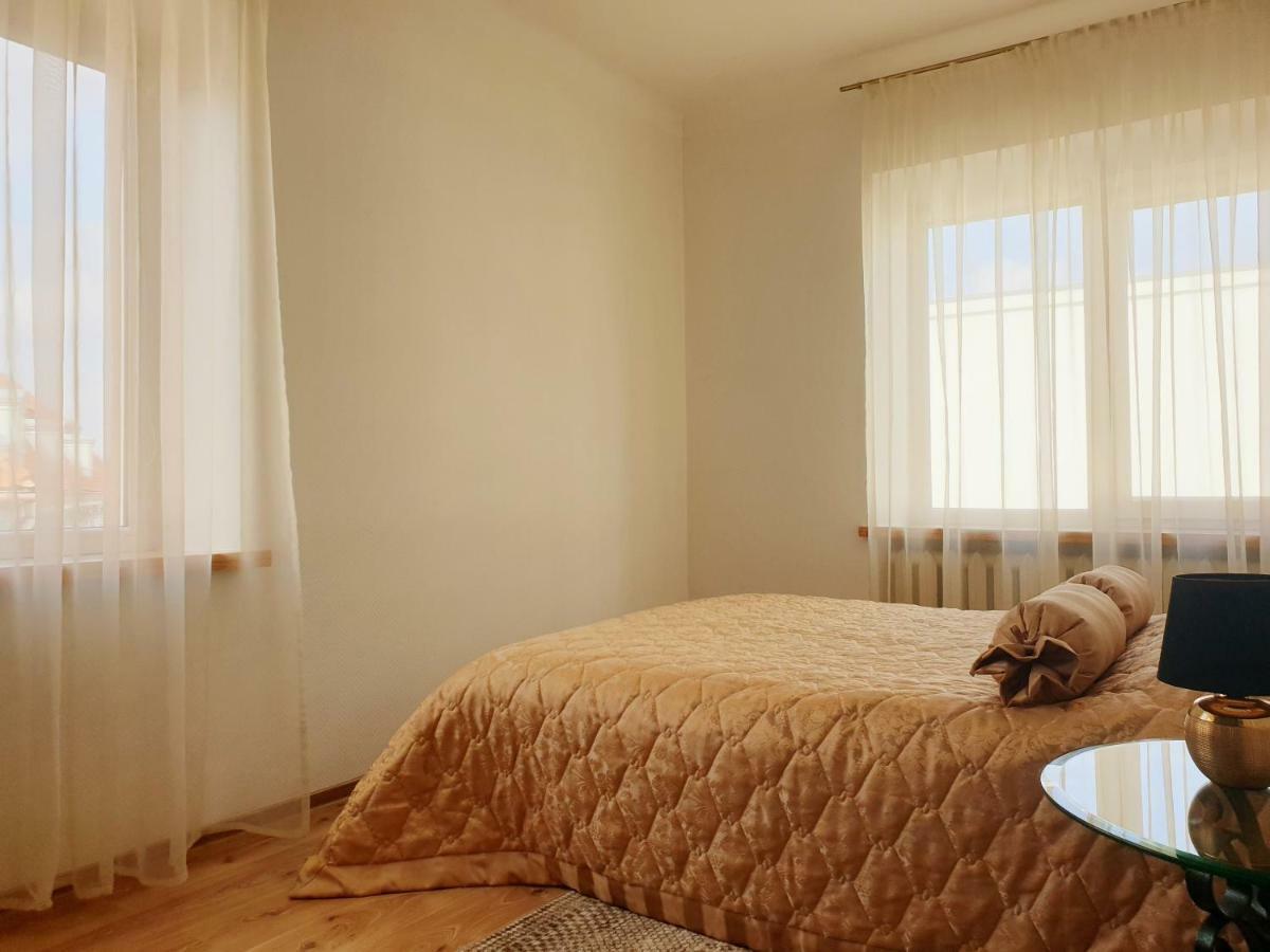 Cozy One Bedroom Apartment In Old Town Vilna Exterior foto