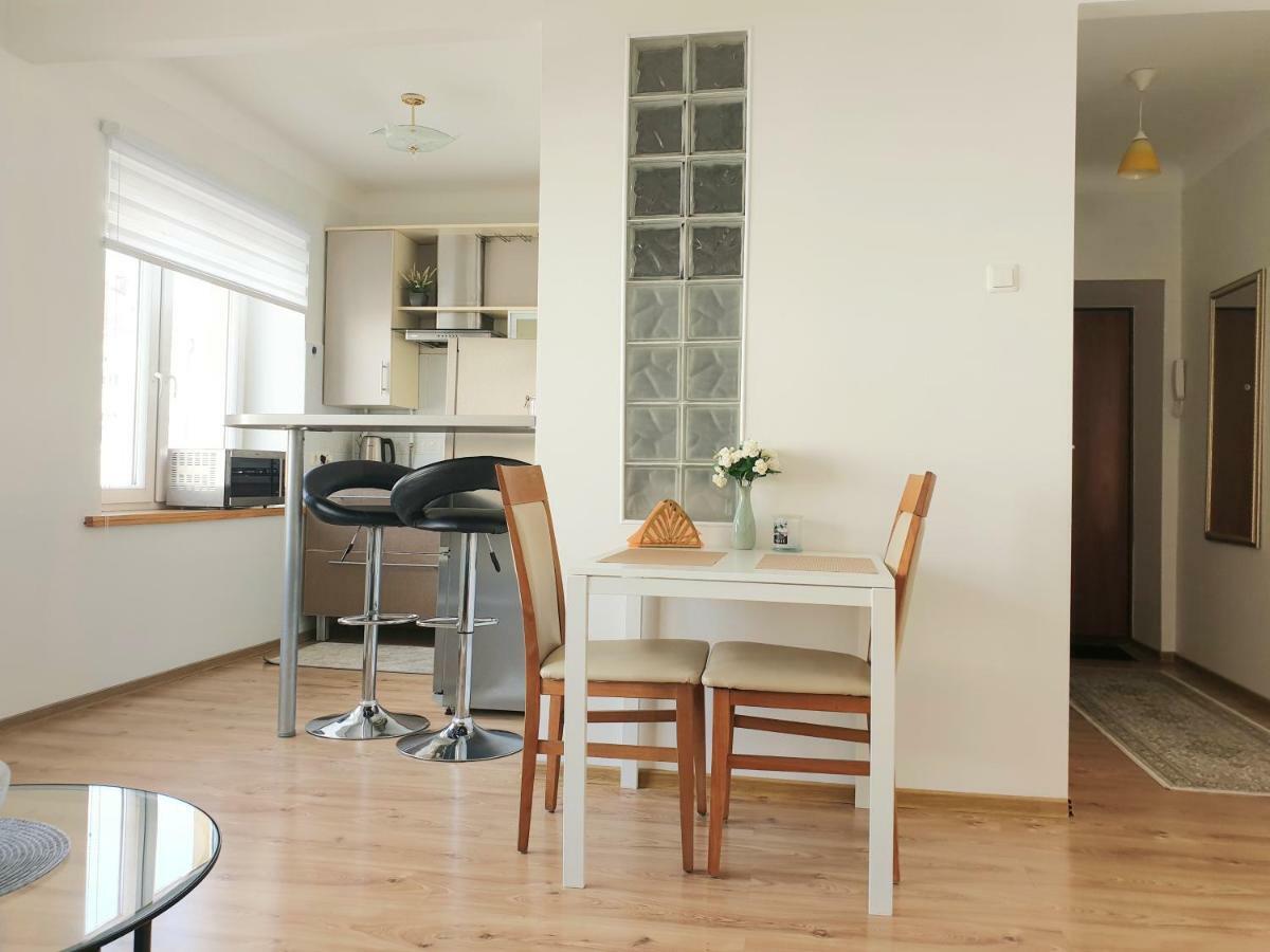 Cozy One Bedroom Apartment In Old Town Vilna Exterior foto